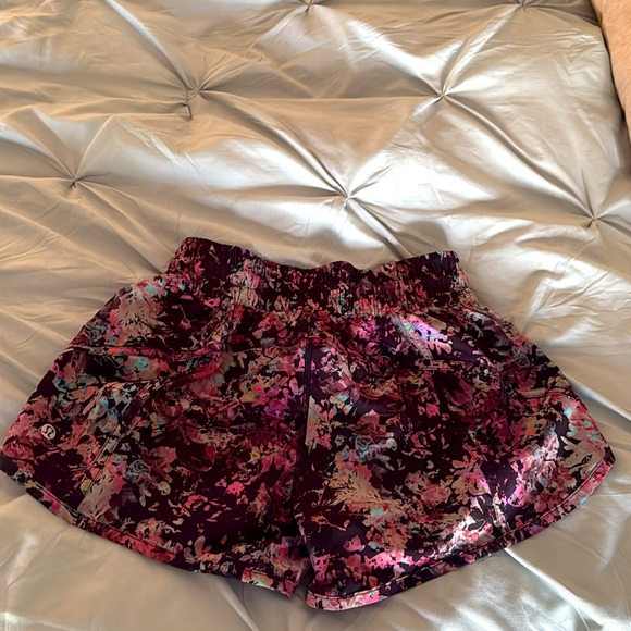 Lululemon shorts - Picture 3 of 4